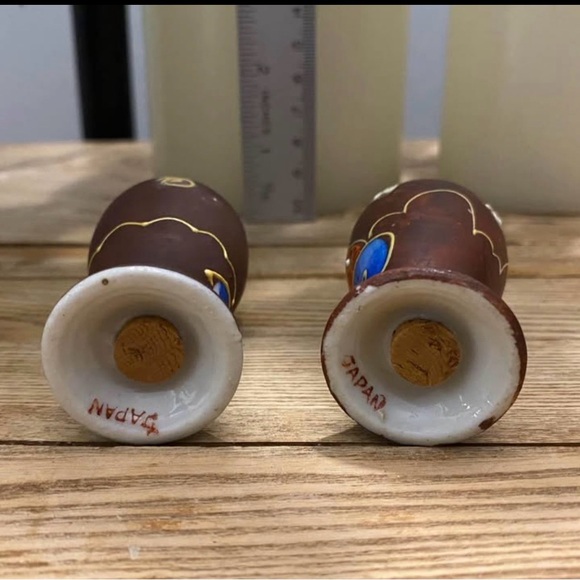 Vintage Japanese Satsuma Moriage Salt & Pepper Shakers - Hand Painted Set - Picture 6 of 6